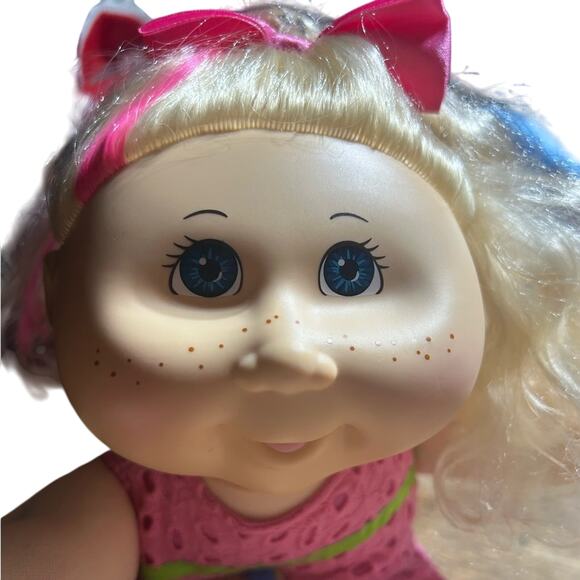 Charming Cabbage Patch Kids Doll with Blonde Hair - Picture 3 of 6